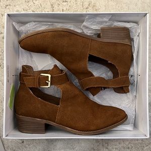 Steve Madden Duncan Suede Boots with Gold Details